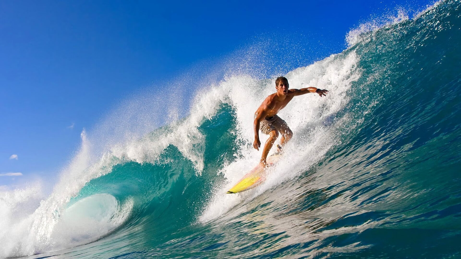 _登山探险挑战赛：勇者的极限突破_，登山冒险游戏
