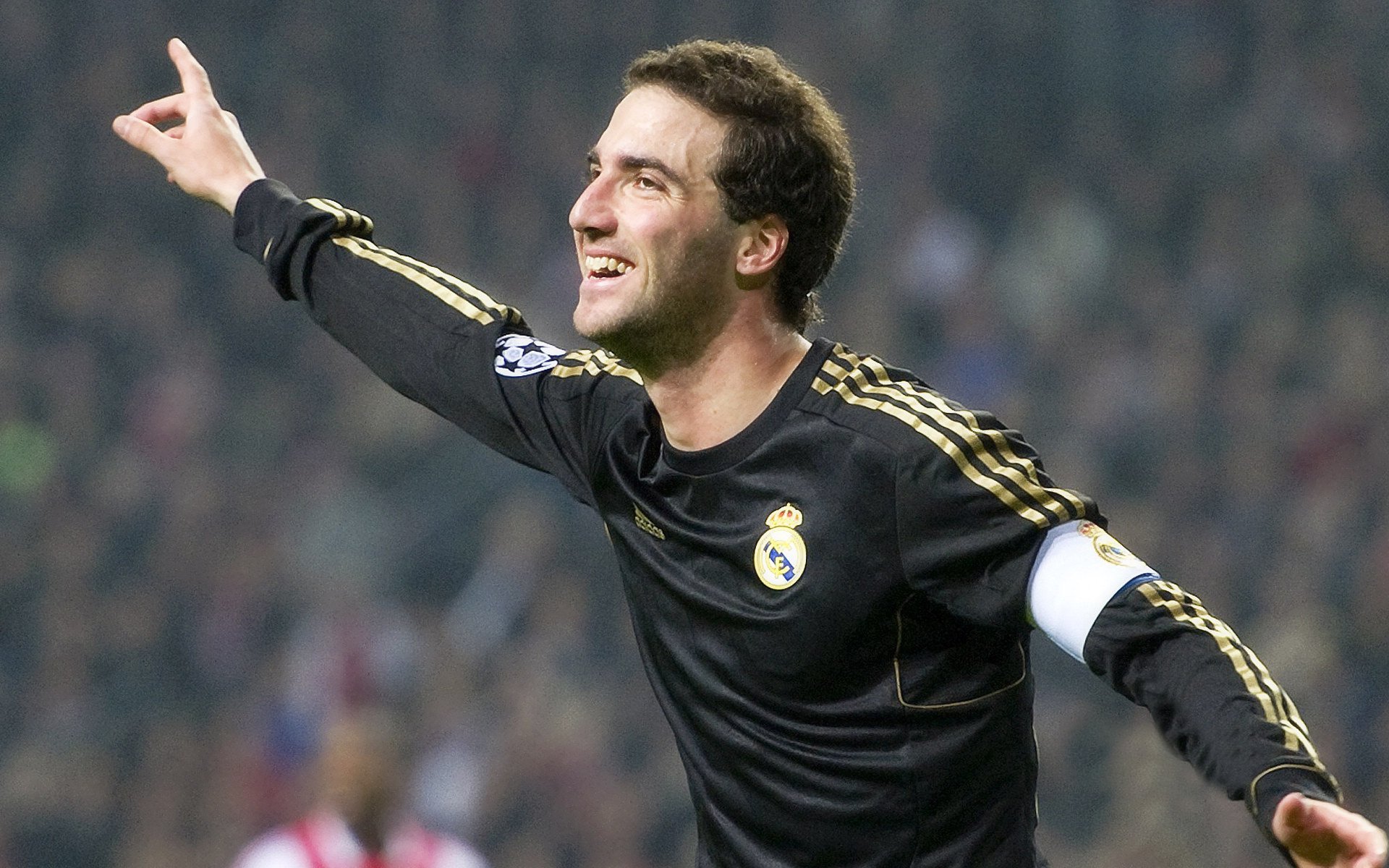 “德甲最后冲刺，冠军悬念逐戳升温”，德甲冠军2021